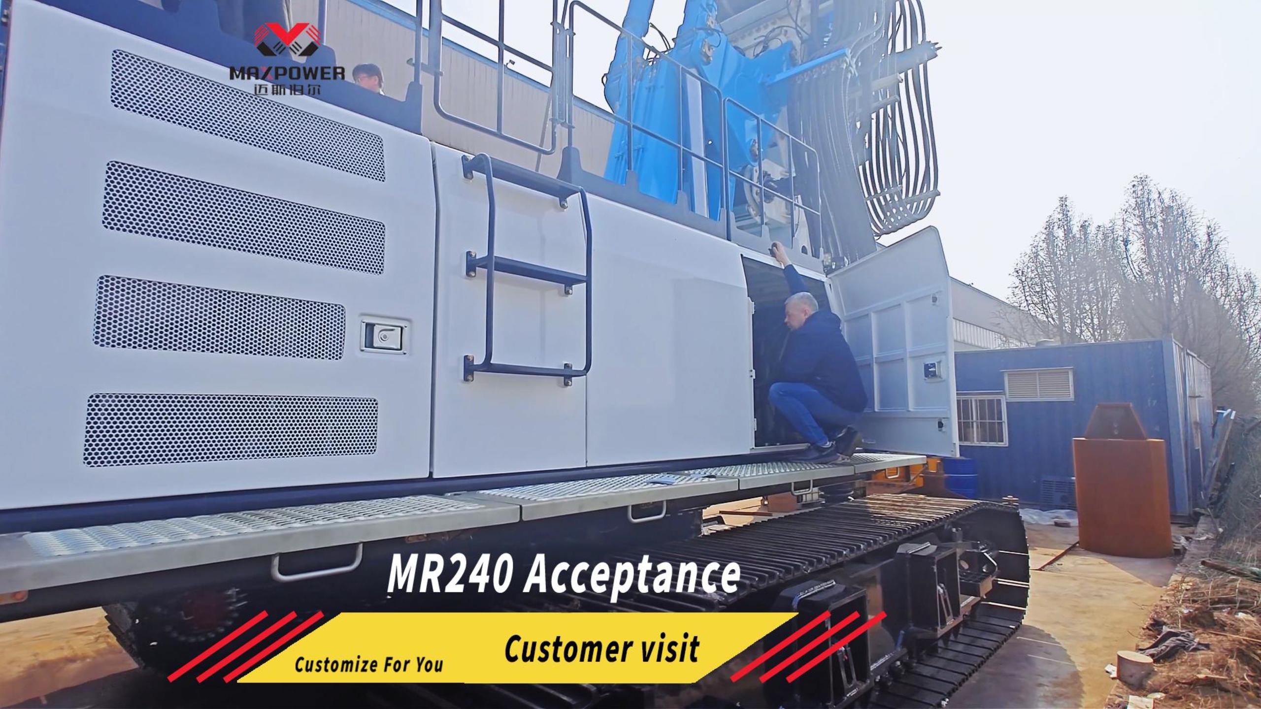 MR240定制蓝白喷涂设备下线 俄罗斯客户亲临验收